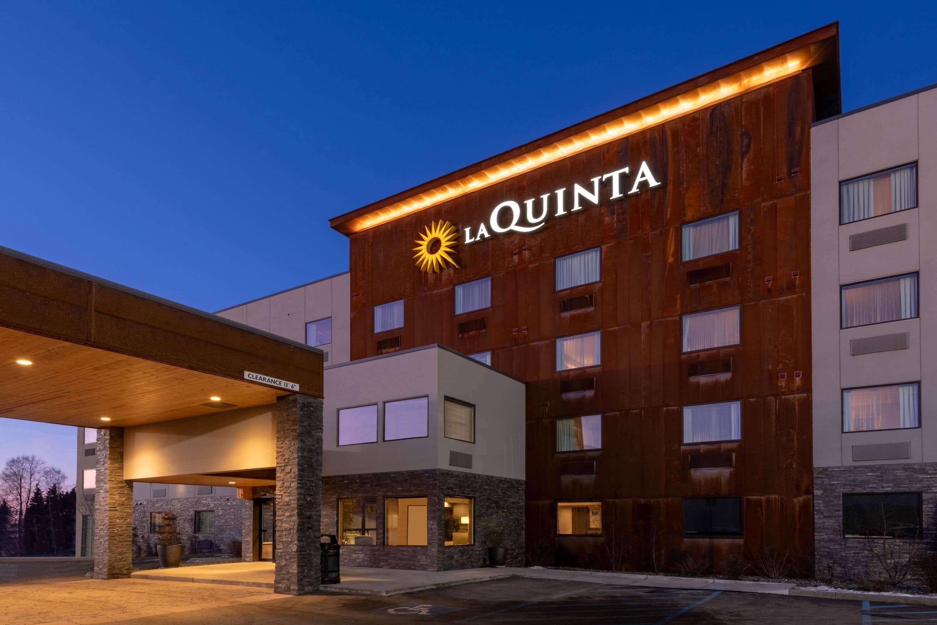 La Quinta By Wyndham Anchorage Airport Hotel Exterior photo