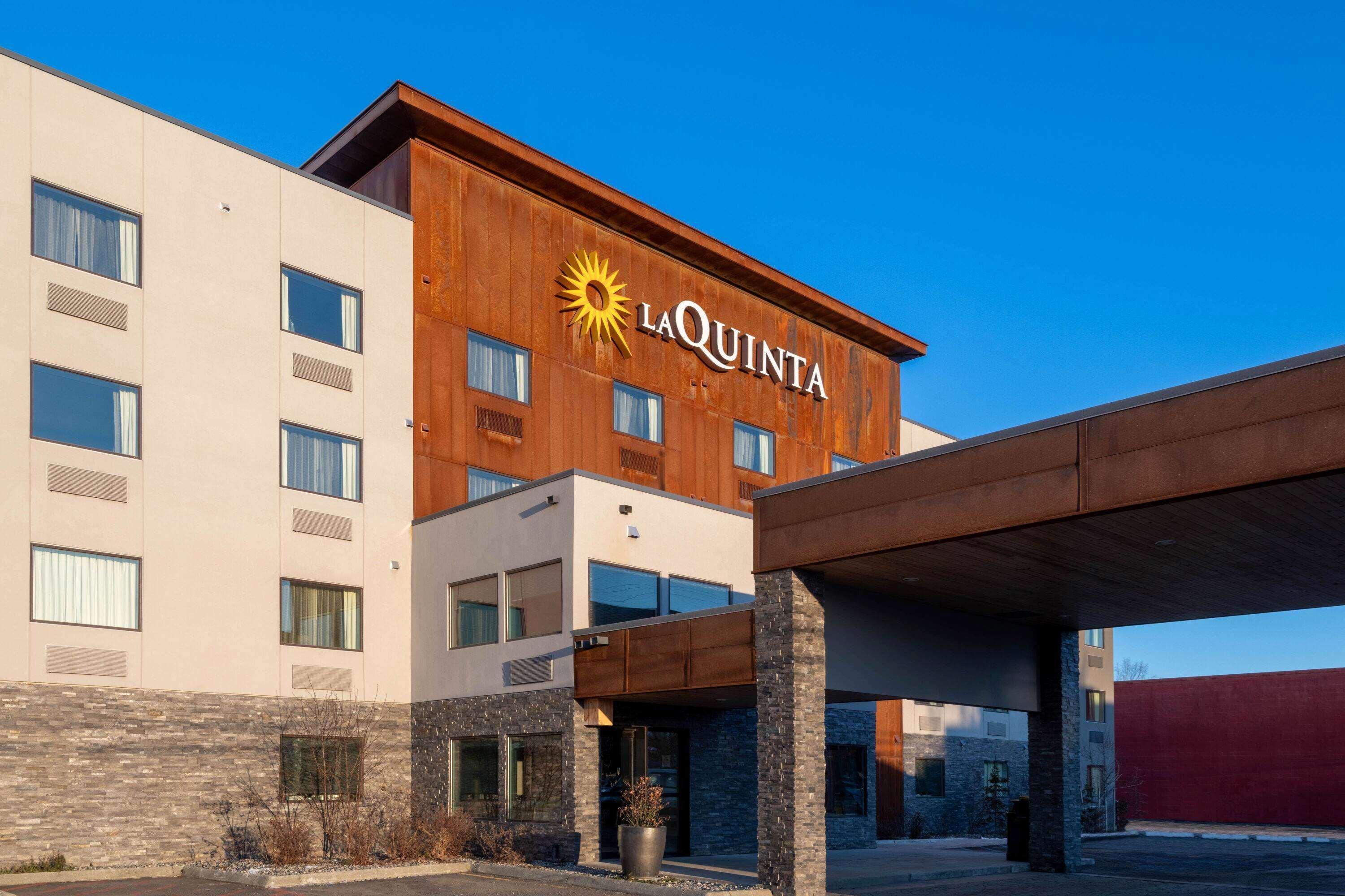 La Quinta By Wyndham Anchorage Airport Hotel Exterior photo